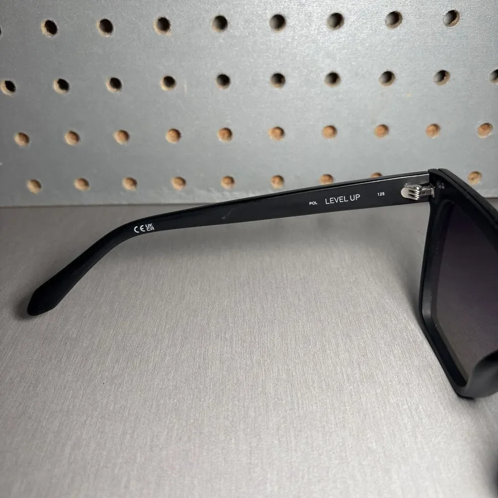 Quay Sunglasses Level Up 60-16-148 Black Frames Blue Beige Fade Lenses